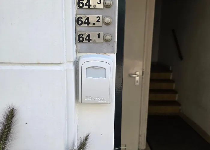 לינה וארוחת בוקר The Rooftop Retreat - By The M House