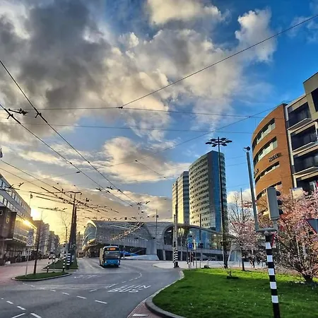 ベッド・アンド・ブレックファスト The Rooftop Retreat - By The M House