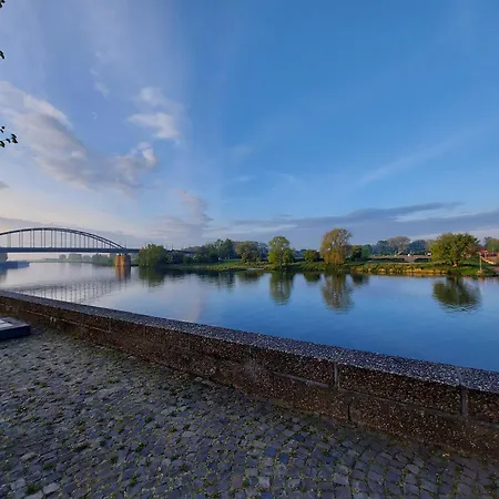 ベッド・アンド・ブレックファスト The Rooftop Retreat - By The M House 3*