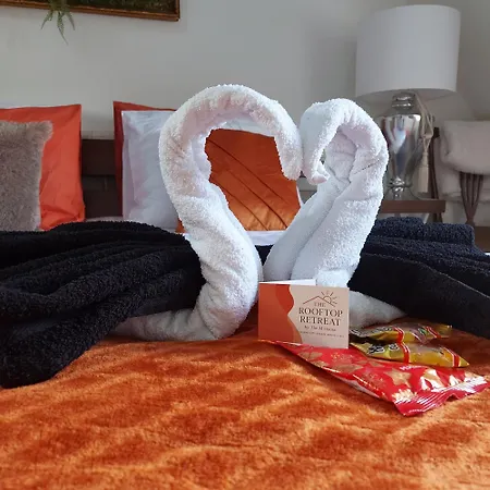 The Rooftop Retreat - By The M House ベッド・アンド・ブレックファスト アーネム