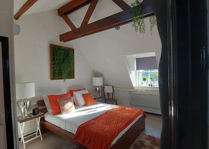 The Rooftop Retreat - By The M House Bed & Breakfast 3*