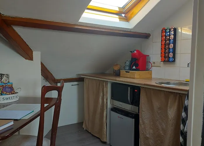 The Rooftop Retreat - By The M House Bed & Breakfast